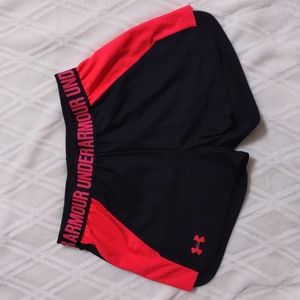 Under Armour shirt women XS excellent condition with pockets beautiful.